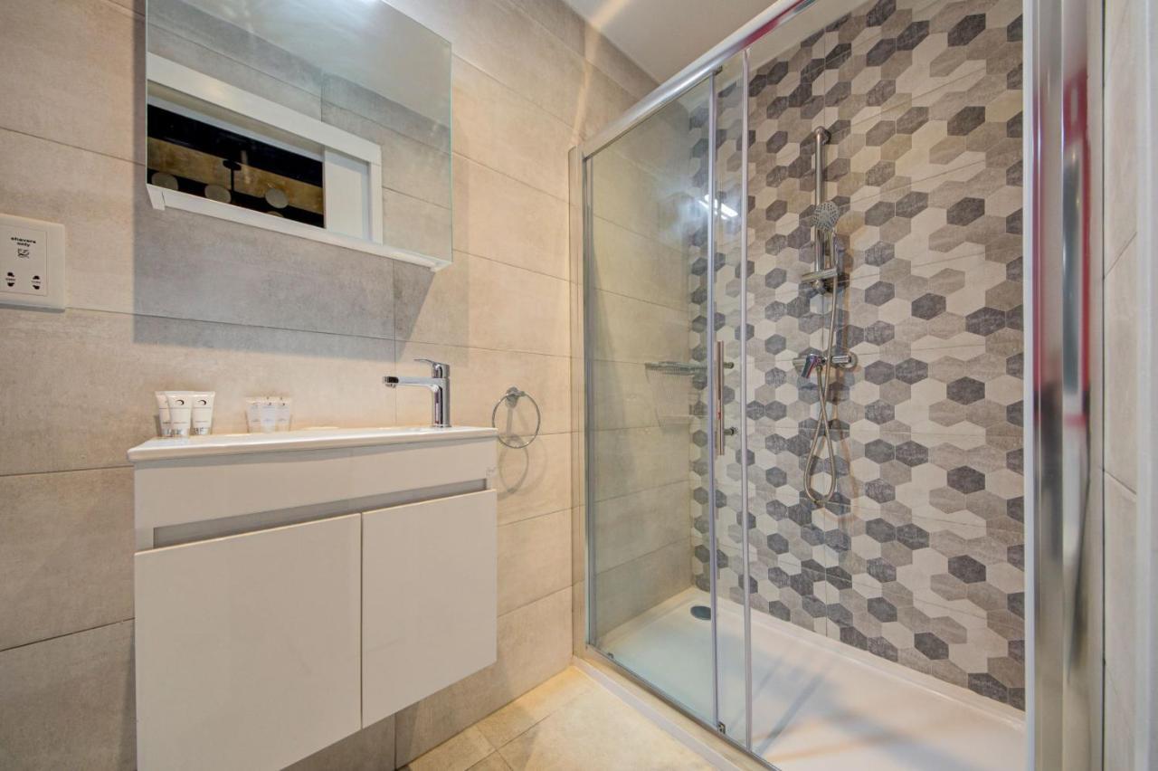 Private Rooms With Bathroom In Valletta Exterior photo