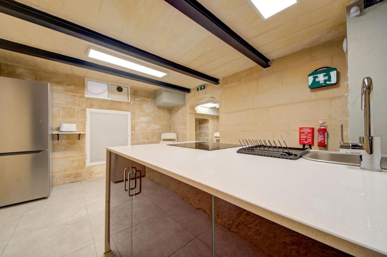 Private Rooms With Bathroom In Valletta Exterior photo