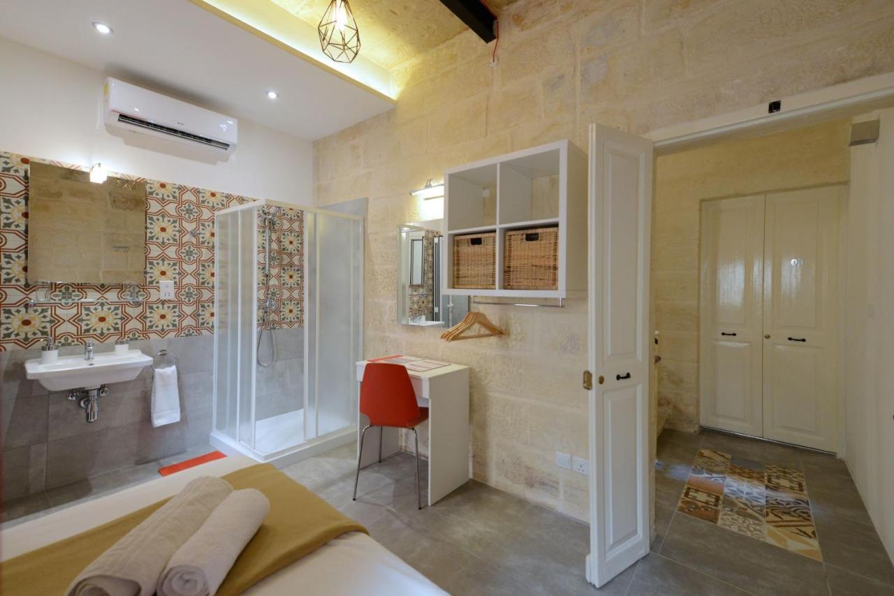 Private Rooms With Bathroom In Valletta Exterior photo