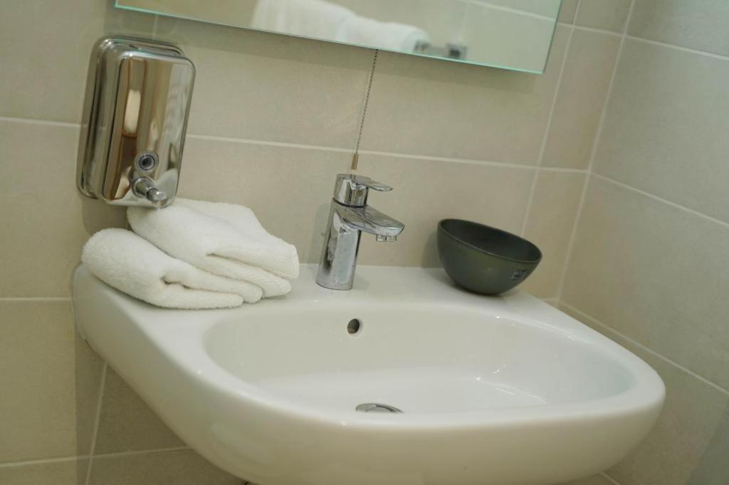 Private Rooms With Bathroom In Valletta Exterior photo