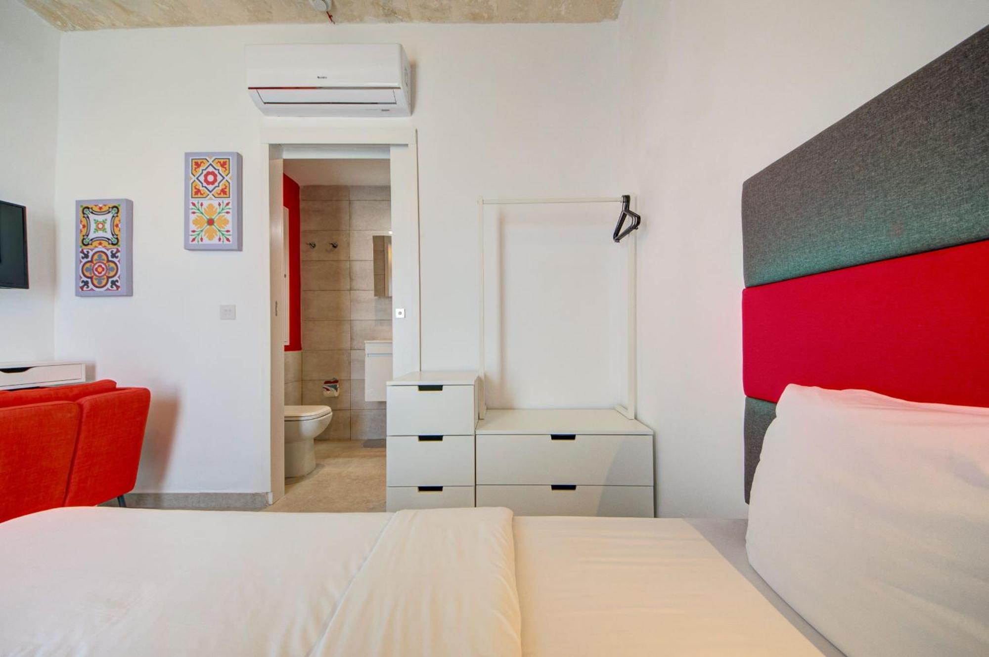Private Rooms With Bathroom In Valletta Exterior photo