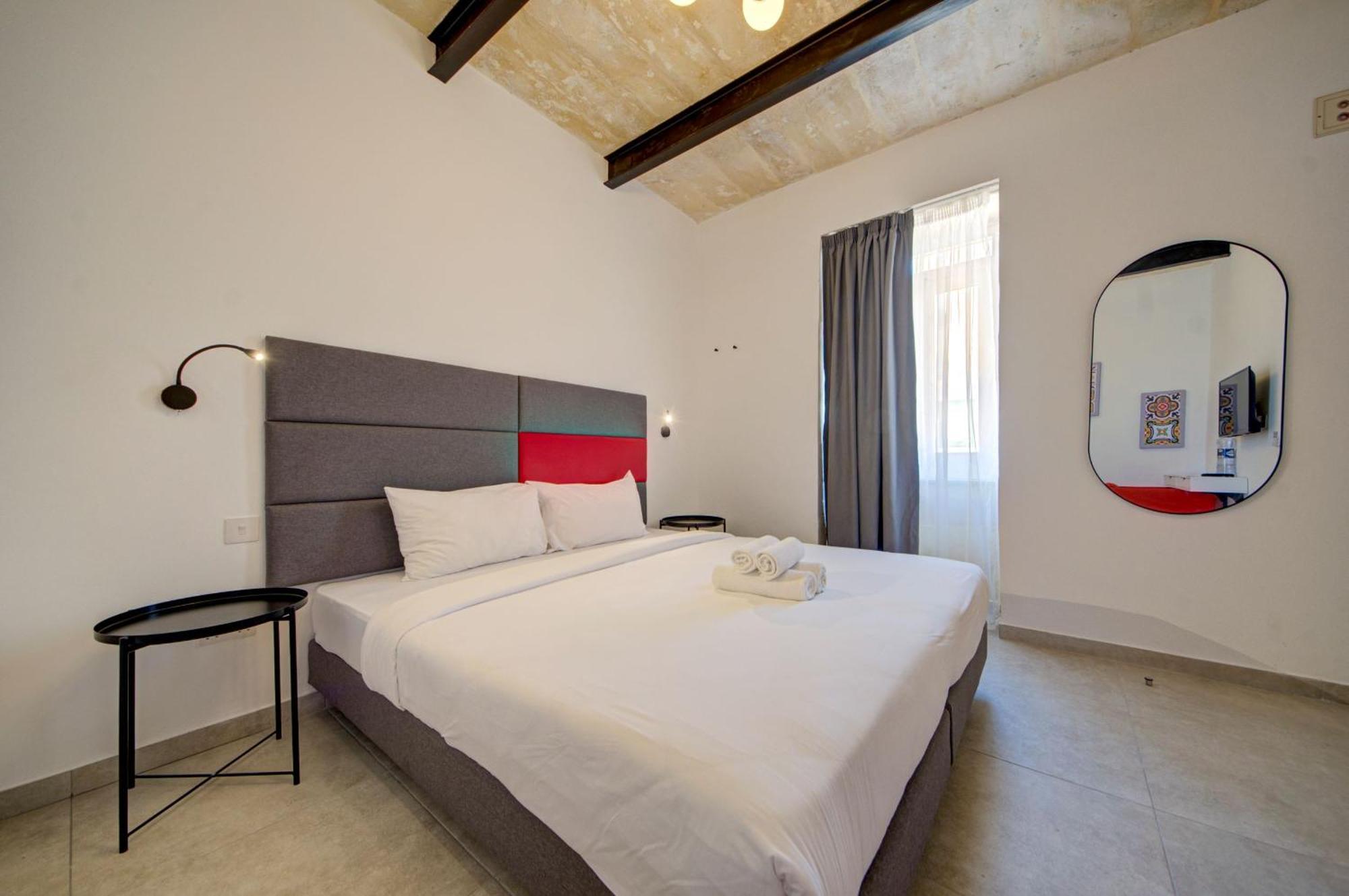 Private Rooms With Bathroom In Valletta Exterior photo