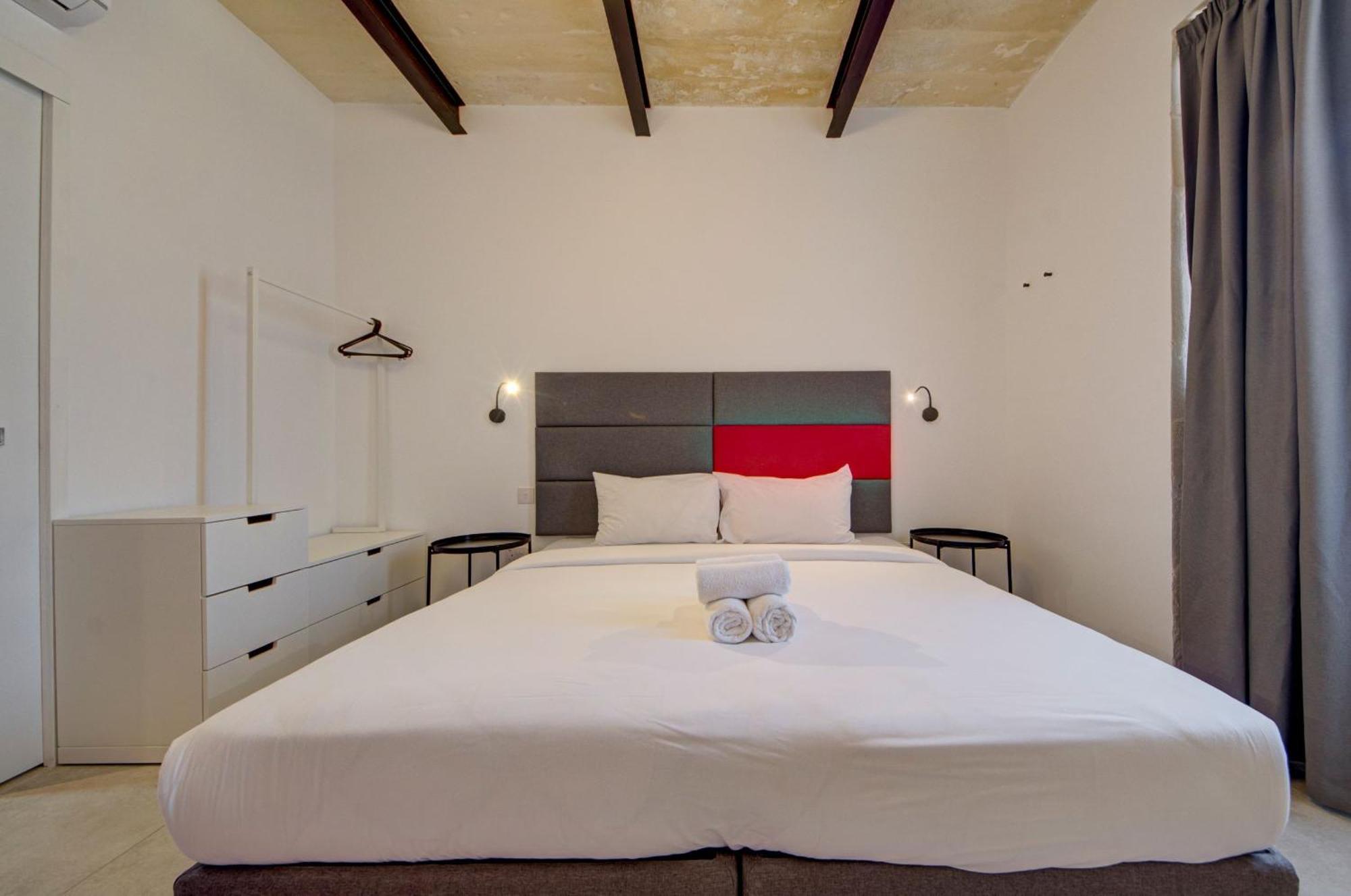 Private Rooms With Bathroom In Valletta Exterior photo