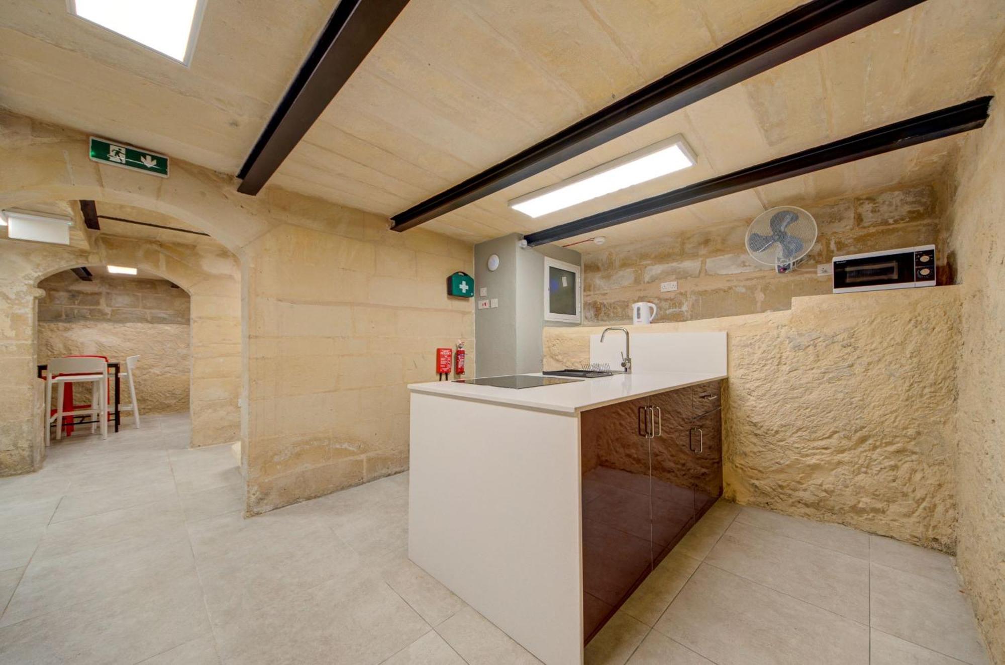 Private Rooms With Bathroom In Valletta Exterior photo