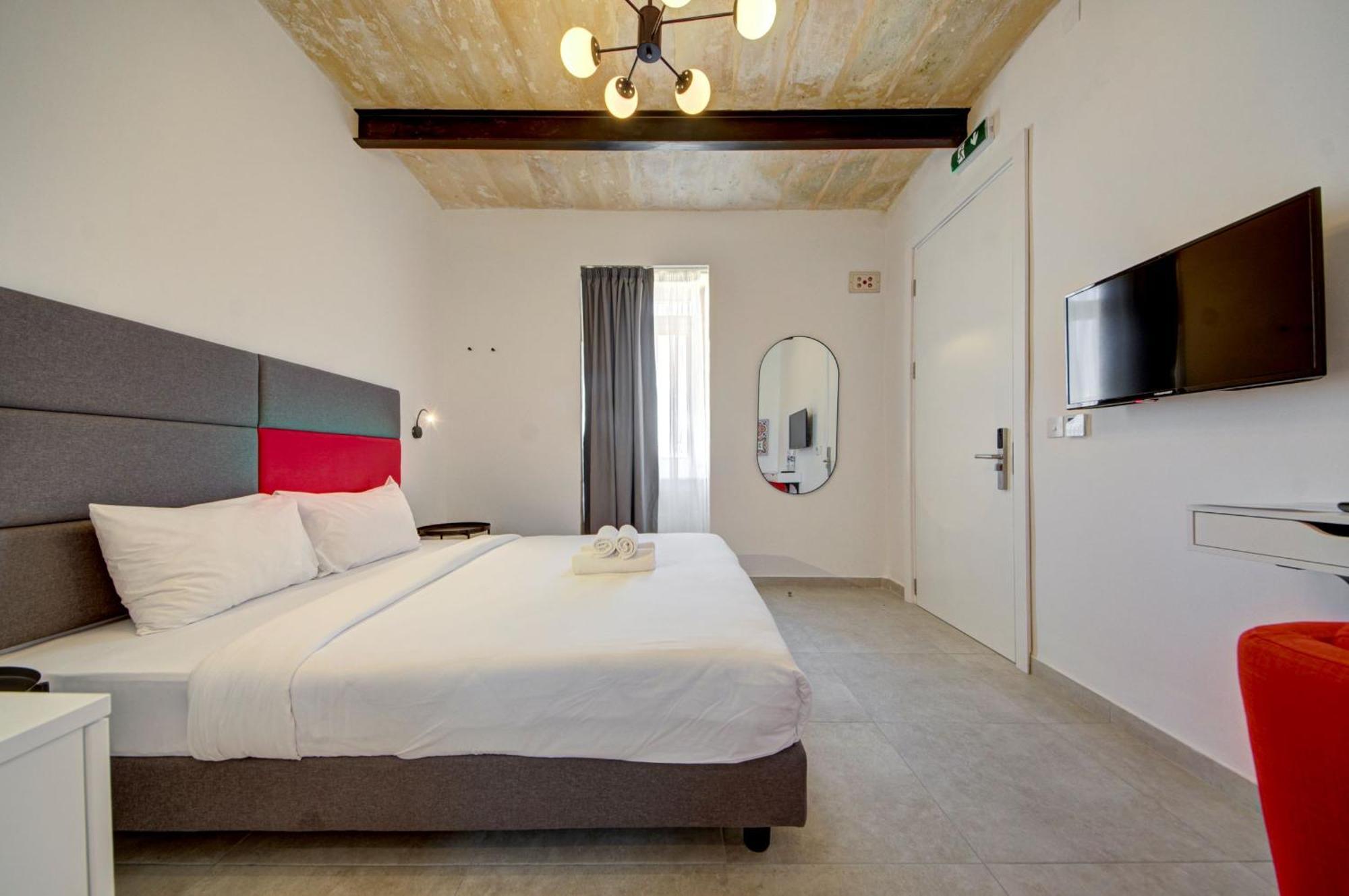 Private Rooms With Bathroom In Valletta Exterior photo